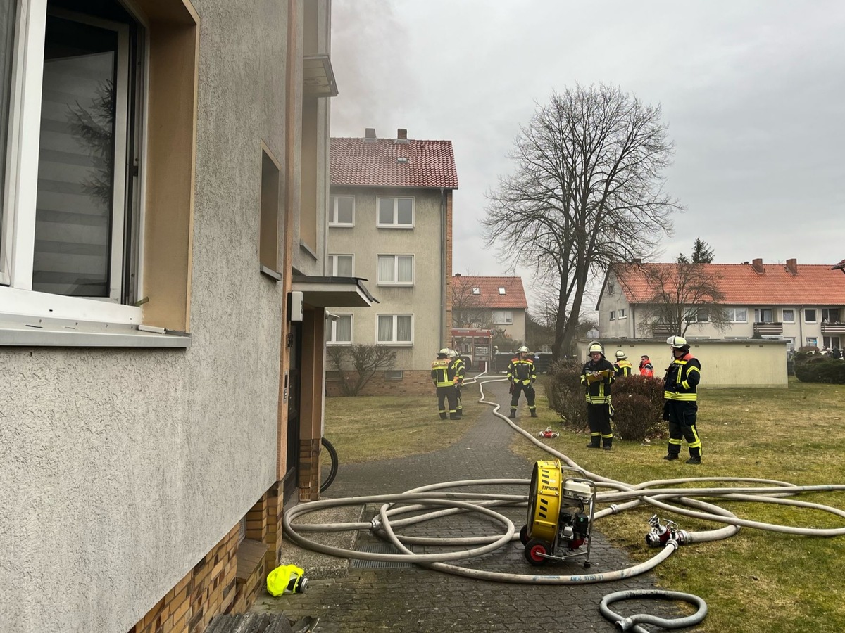 FW Celle: Wohnungs- und Zimmerbrand am Montag - Eine Person gerettet!