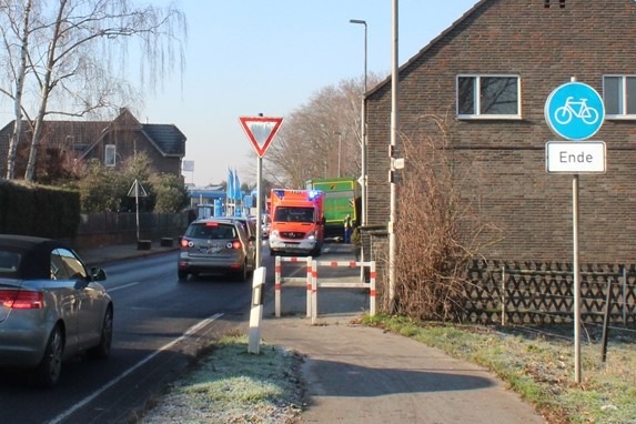 POL-VIE: Willich-Anrath: Radfahrerin achtet nicht auf Lkw und wird leicht verletzt