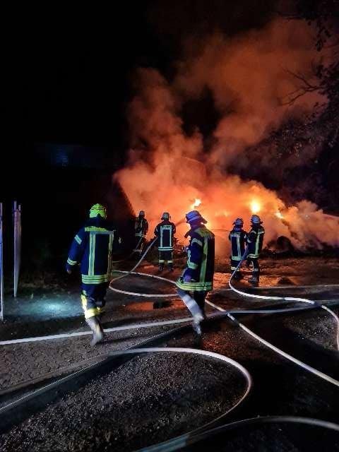 POL-WL: Unbekannte zünden Altreifen an