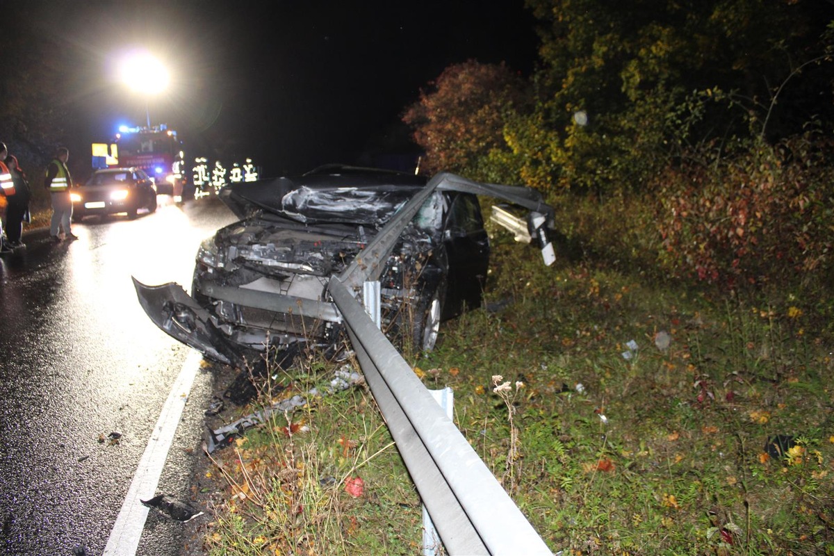 POL-PDKO: Betrunkener Unfallfahrer flüchtet zu Fuß über die B42