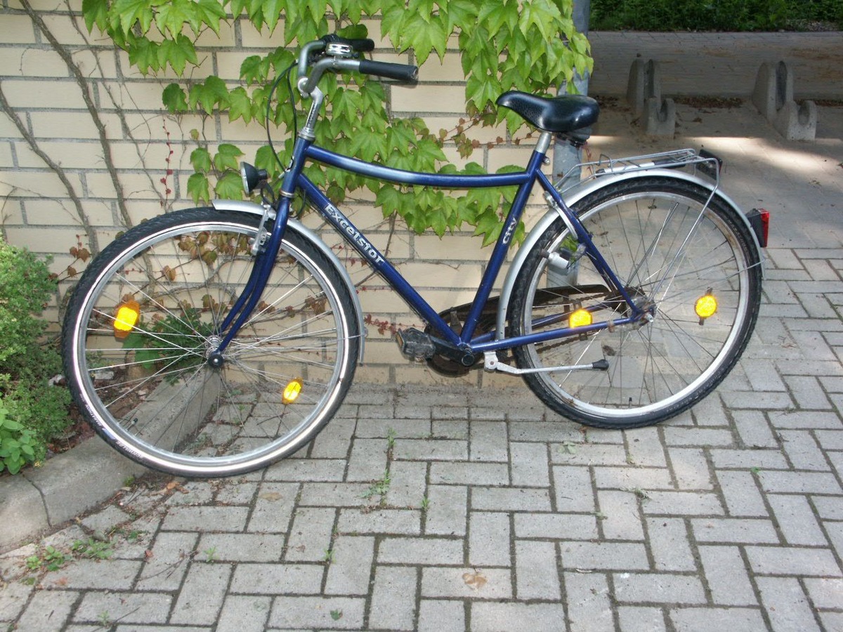 POL-NI: Einbrecher kommt mit Fahrrad - Polizei fragt: Wem gehört das Rad ? -Bild im Download-