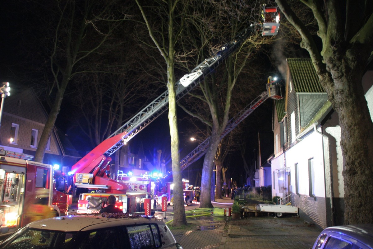 FW-BO: Dachstuhlbrand in Bochum-Wattenscheid