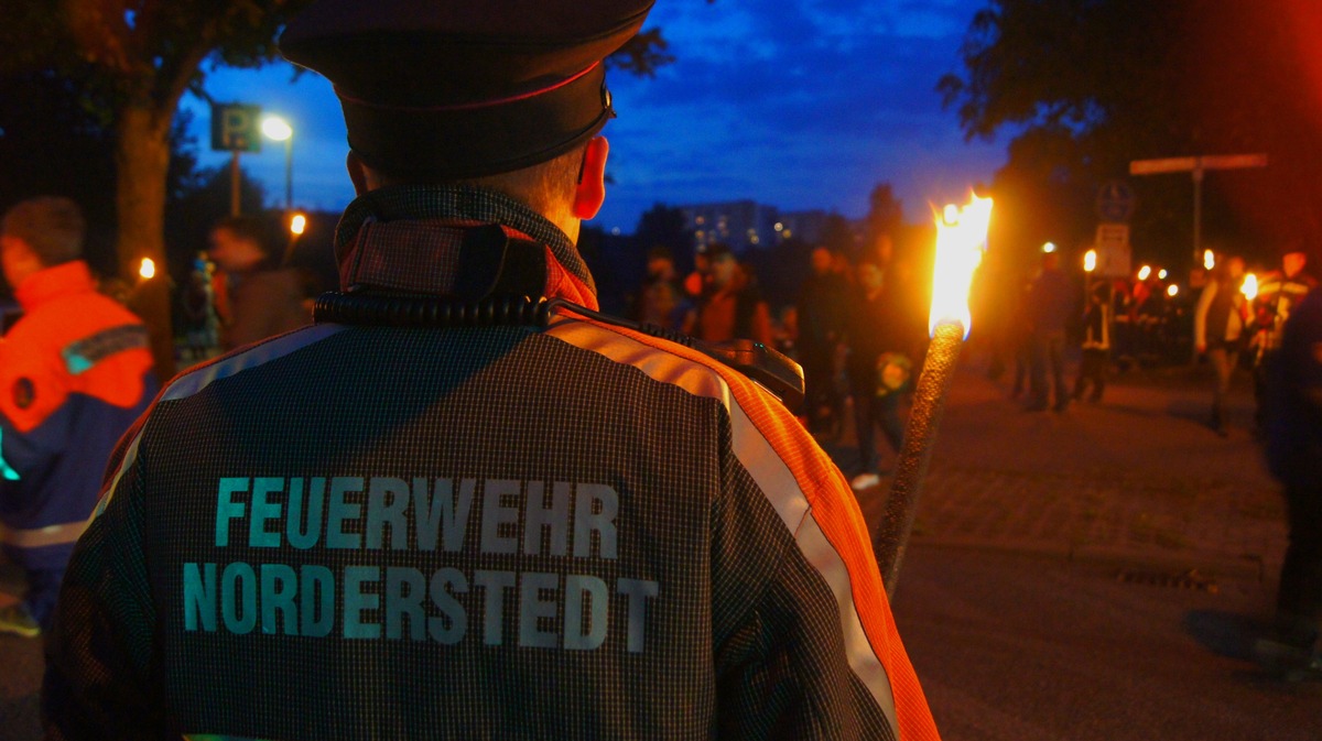 FW Norderstedt: Laternenumzug der Freiwilligen Feuerwehr Garstedt und des Herold Center Norderstedt