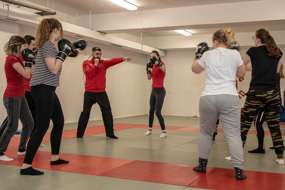 POL-SI: Mit Boxhandschuhen gegen Gewalt - polsiwi