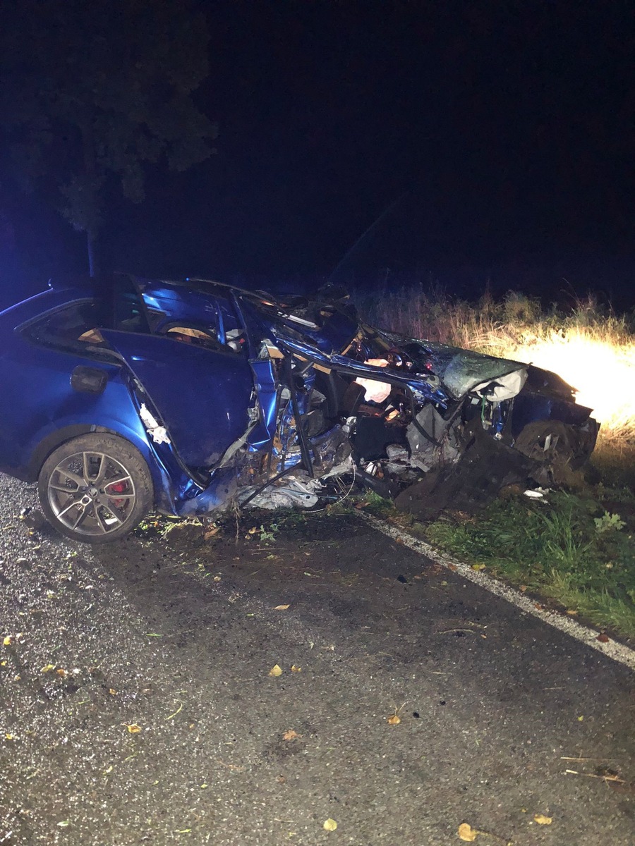 POL-HK: Soltau: Fahrradfahrer mit 1,64 Promille; Bad Fallingbostel: Vier Schwerverletzte bei Verkehrsunfall; Stellichte: Mit Pkw gegen Baum gekracht (Foto anbei)