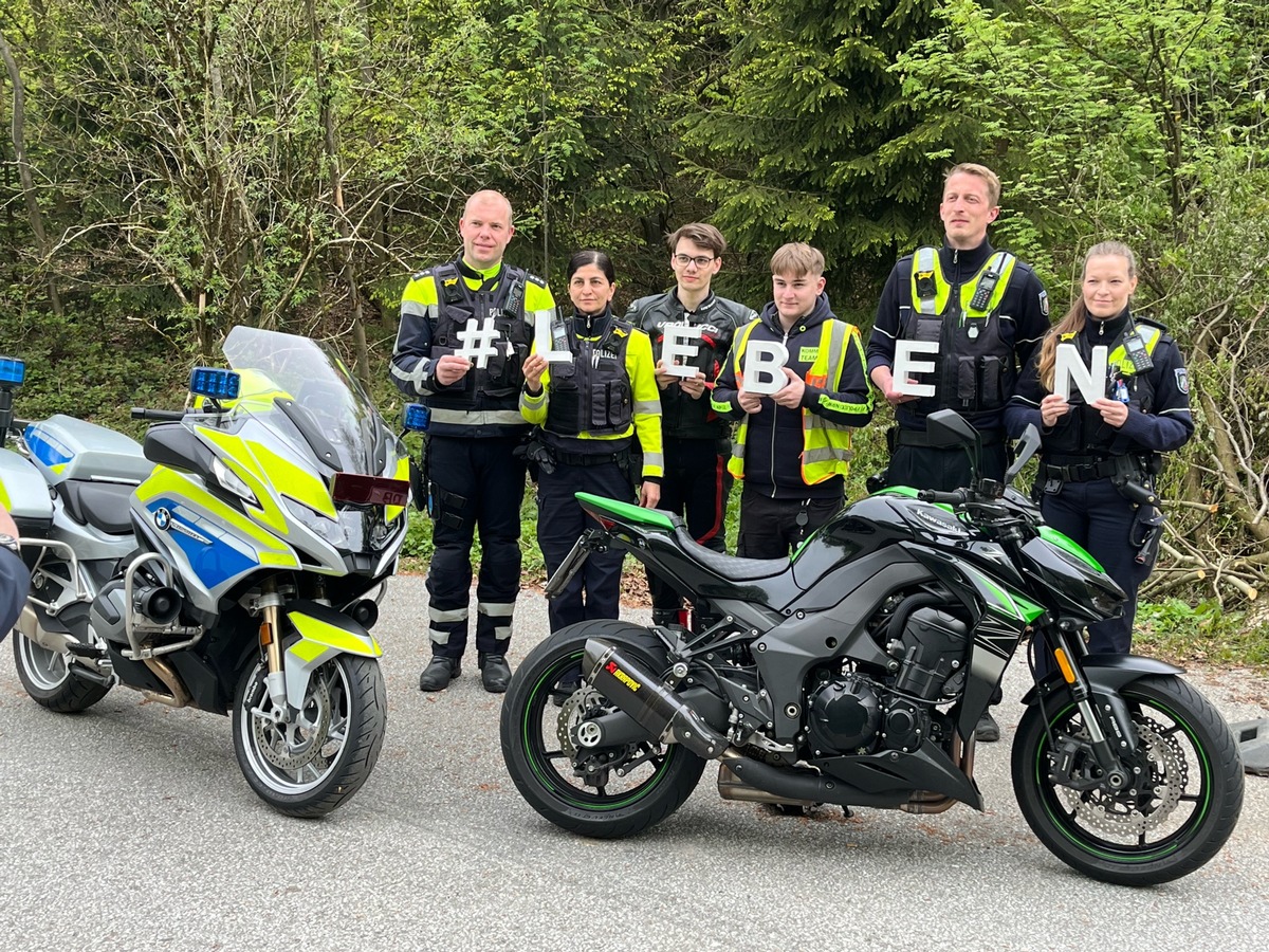 POL-HX: Für zwei Kradfahrer ist die Motorradsaison schon unterbrochen / Gemeinsame Motorradkontrollen der Kreispolizeibehörden Höxter und Paderborn