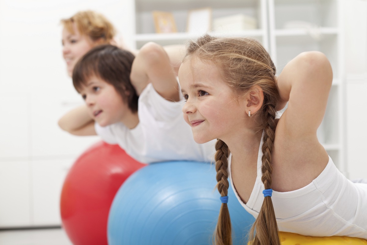 Wenn Kinder Übergewicht haben, ist die ganze Familie gefordert - Expertentipps für Eltern (FOTO)