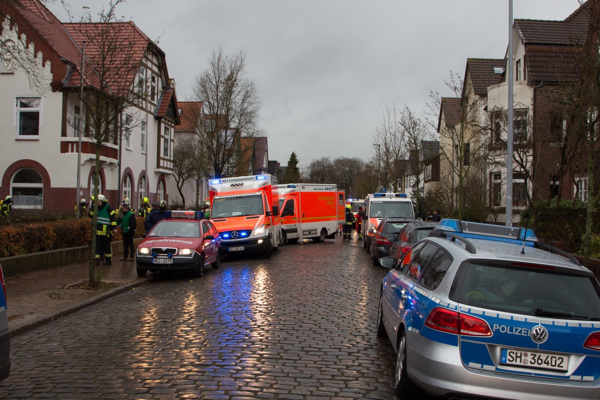 RKiSH: Größeres Notfallereignis (GröNo): Unklarer Gefahrstoffaustritt an Heider Schule / Acht Patienten in Klinik eingeliefert / RKiSH mit diversen Kräften im Einsatz