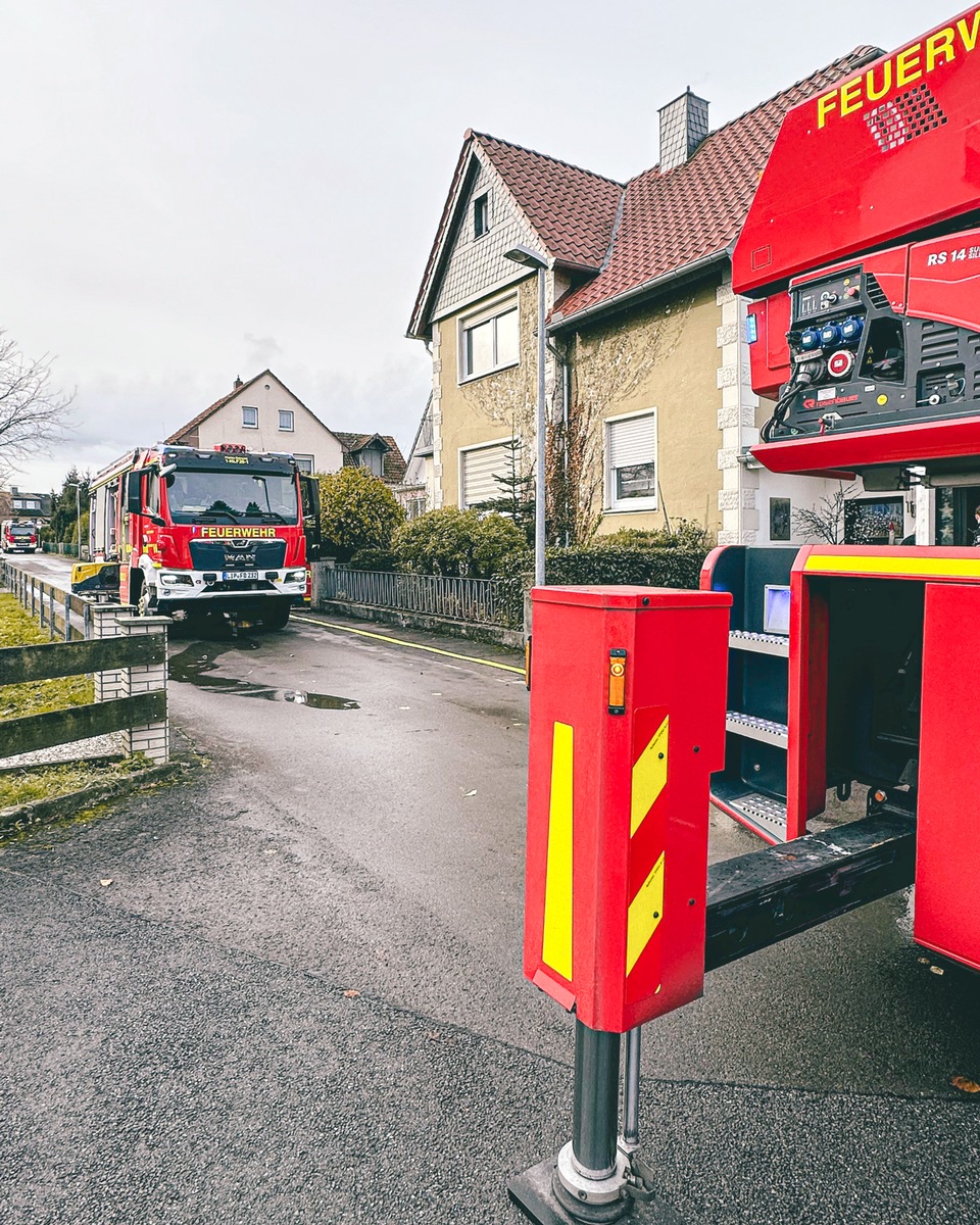 FW-DT: Küchenbrand in Zweiparteienhaus - Vier Personen ins Klinikum gebracht