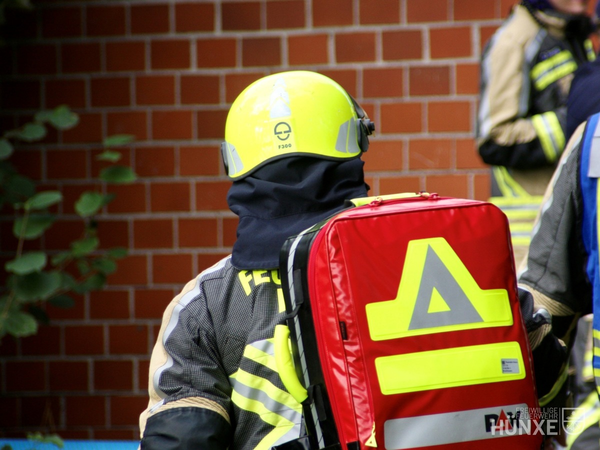 FW Hünxe: Person in verschlossener Wohnung