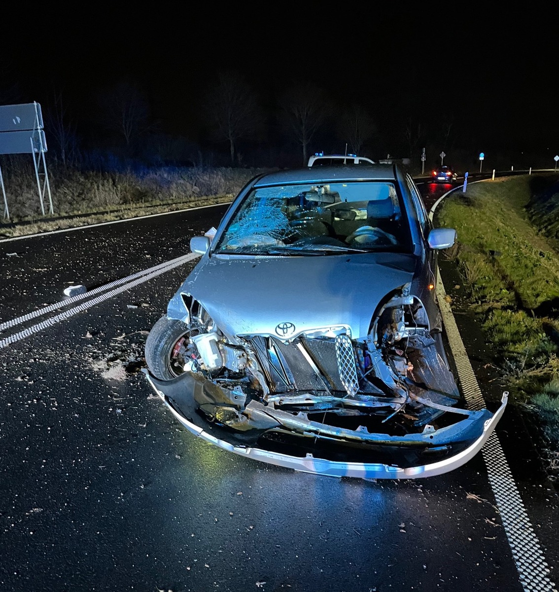 POL-AC: Unfall auf der Landstraße - Autofahrer wird schwer verletzt