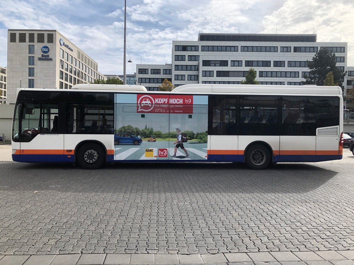 Verstöße gegen Handyverbot in Hessen - ADAC erklärt, warum Verkehrsteilnehmer trotz vieler Risiken das Handy im Straßenverkehr nutzen