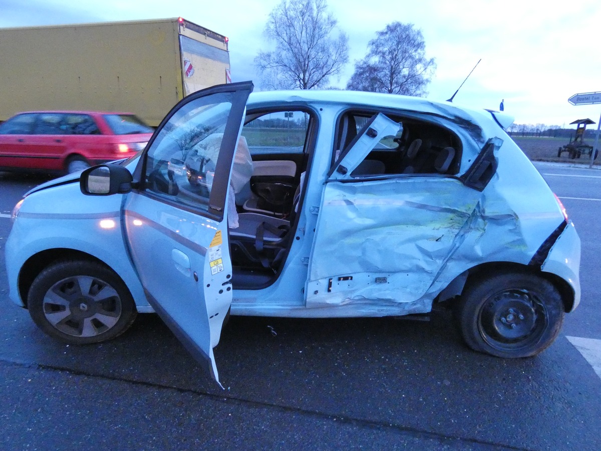 POL-CE: Altenhagen - Unfall zwischen LKW und kleinem PKW geht glimpflich aus