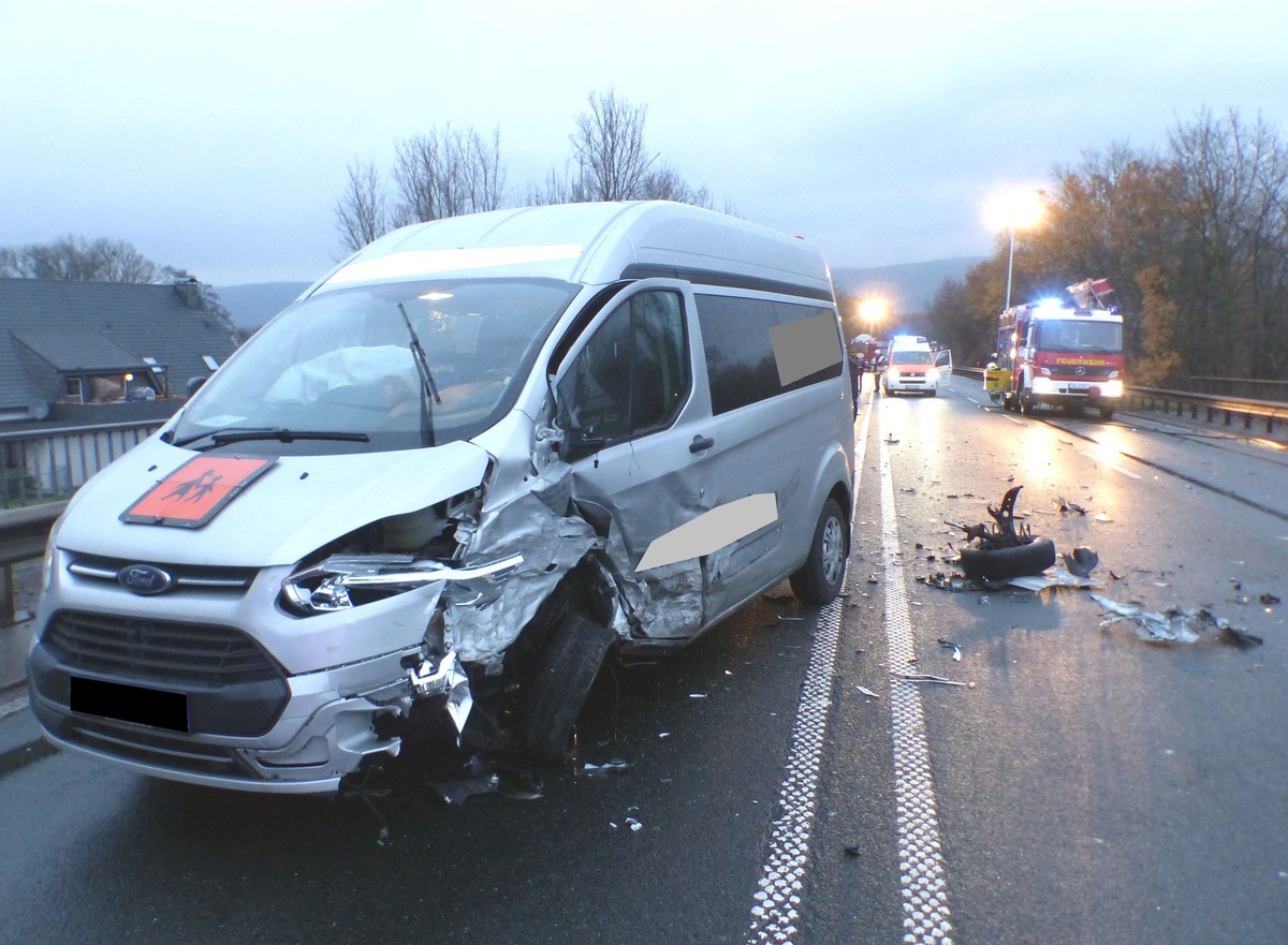 POL-MI: Sieben Verletzte bei zwei Unfällen auf der B 482