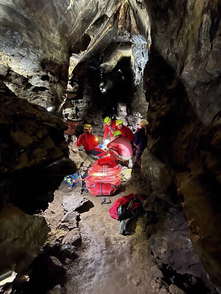 FW-EN: Personenrettung aus der Kluterthöhle