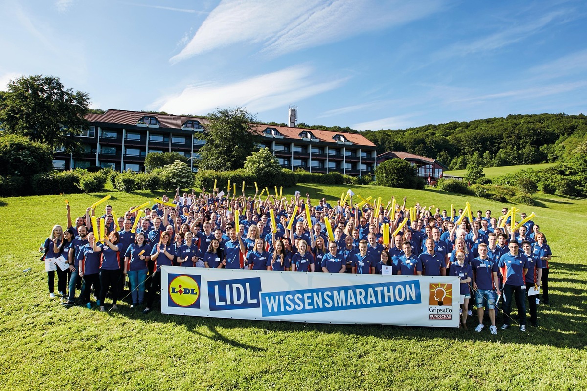 Rund 1.500 Azubis starten am 1. August 2016 bei Lidl ins erste Ausbildungsjahr / Vielfältige Ausbildungsmöglichkeiten und interessante Perspektiven bei Lidl (FOTO)