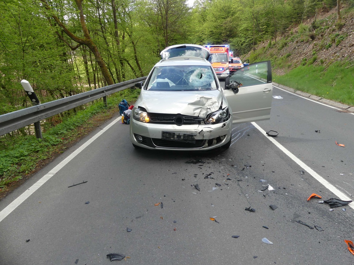 POL-GM: 140521-348: Drei Verletzte bei Frontalzusammenstoß zwischen Auto und Motorrad