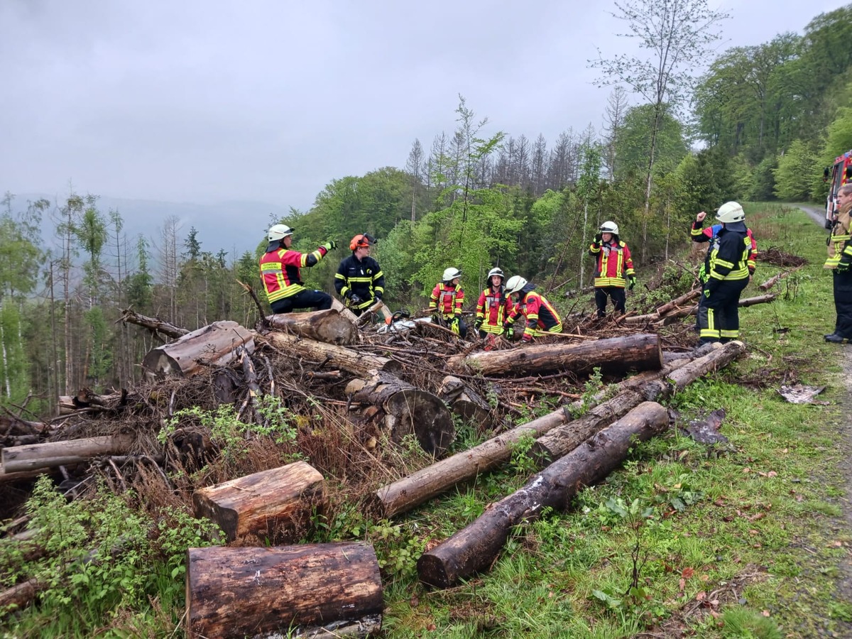 FW-PL: Ortsteil Selscheid - Feuerwehr rettet Hund aus Zwangslage