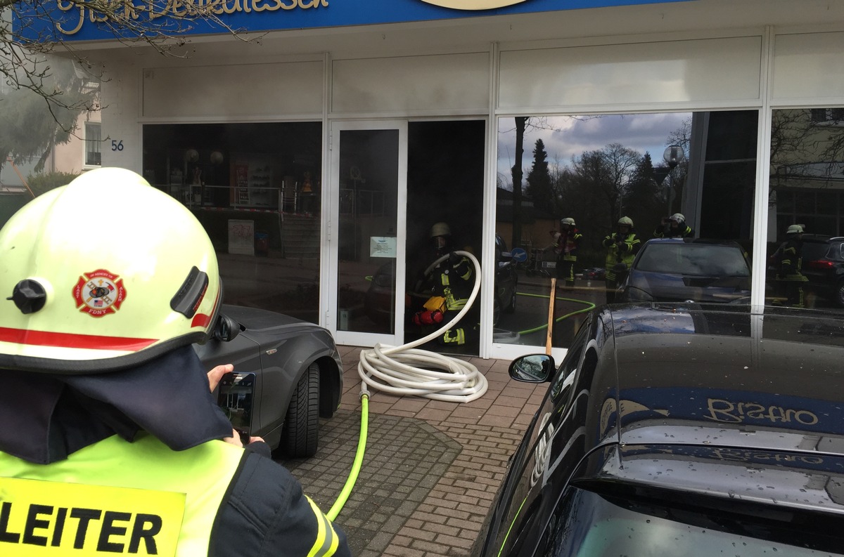 FW-HAAN: Brand in Fischfachgeschäft - eine Person verletzt