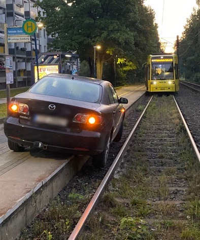 POL-SN: Alkoholisierter Autofahrer verursacht Einschränkungen des Straßenbahnverkehrs