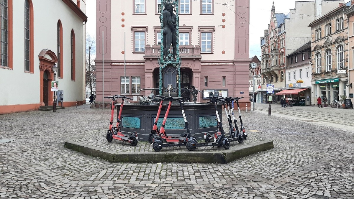 POL-KA: Sicherheit im Straßenverkehr - Manipulationen an E-Scooter und Pedelecs