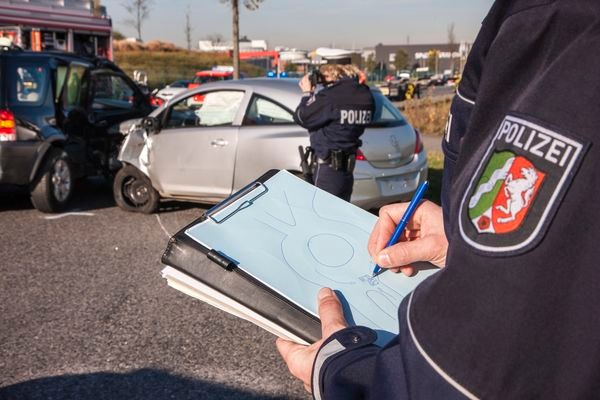 POL-REK: Junge auf Longboard verletzt - Kerpen