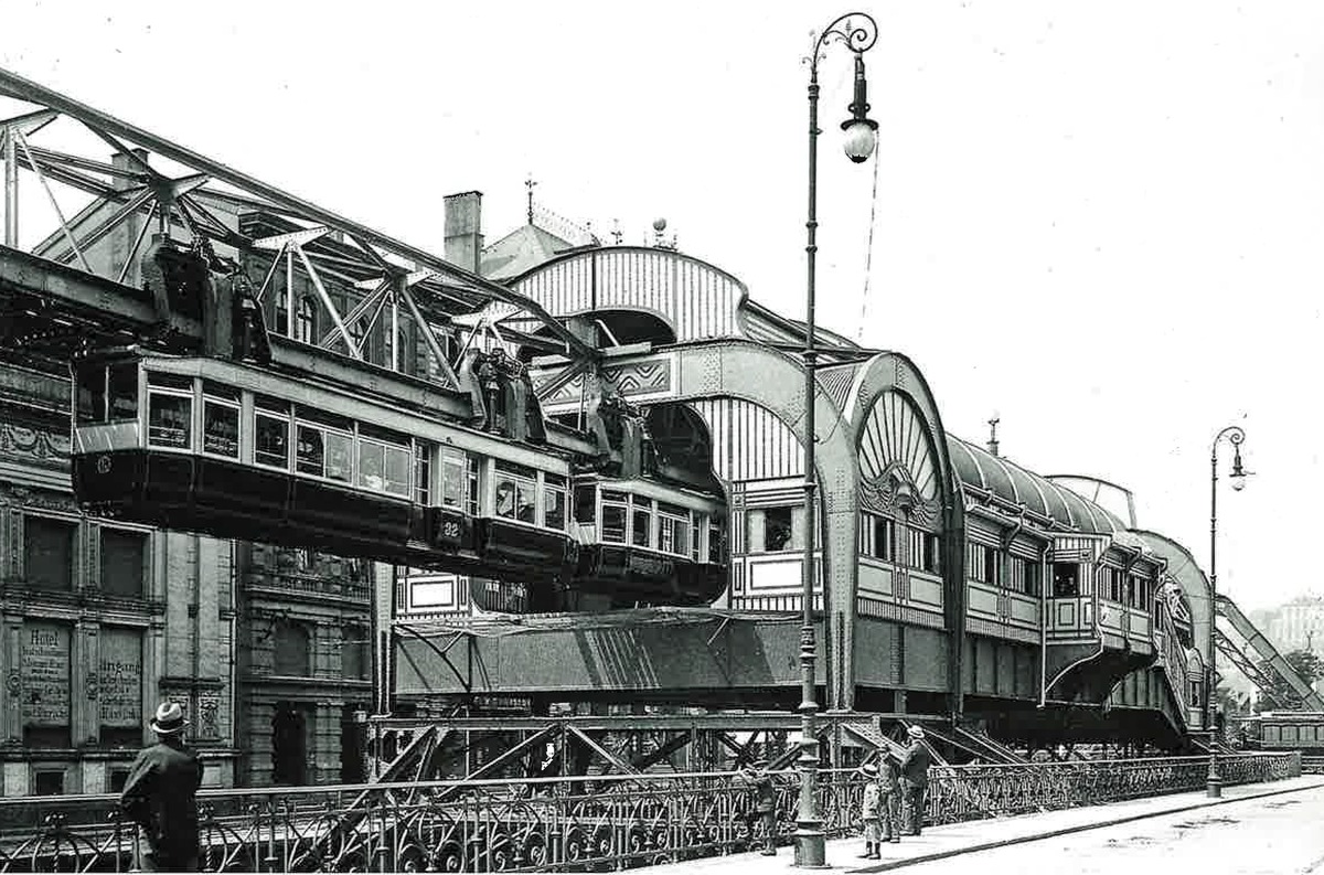 Projekt 2050 der Wuppertaler Schwebebahn / Historischer Kaiserwagen wird mit Millionenaufwand für 30 Jahre runderneuert