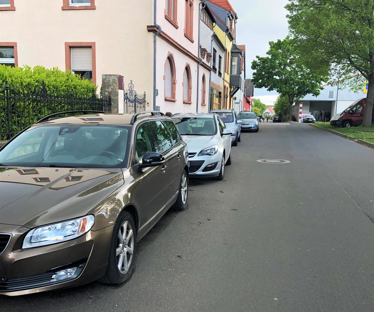 POL-PDWO: Worms - Fahrradfahrerin entfernt sich nach Verkehrsunfall