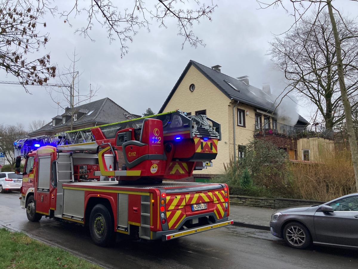 FW-EN: Küchenbrand mit drei Verletzten und ein sehr ruhiger Jahreswechsel für die Hattinger Feuerwehr