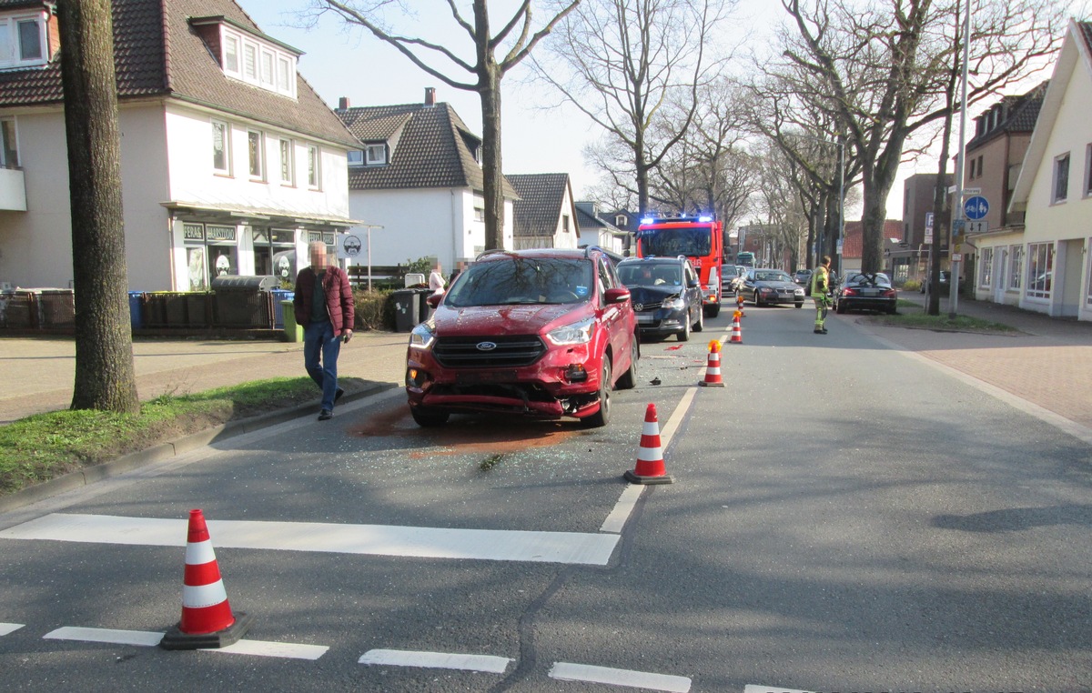 POL-OL: +++ Unfall mit 3 PKW und vier Leichtverletzten Insassen +++