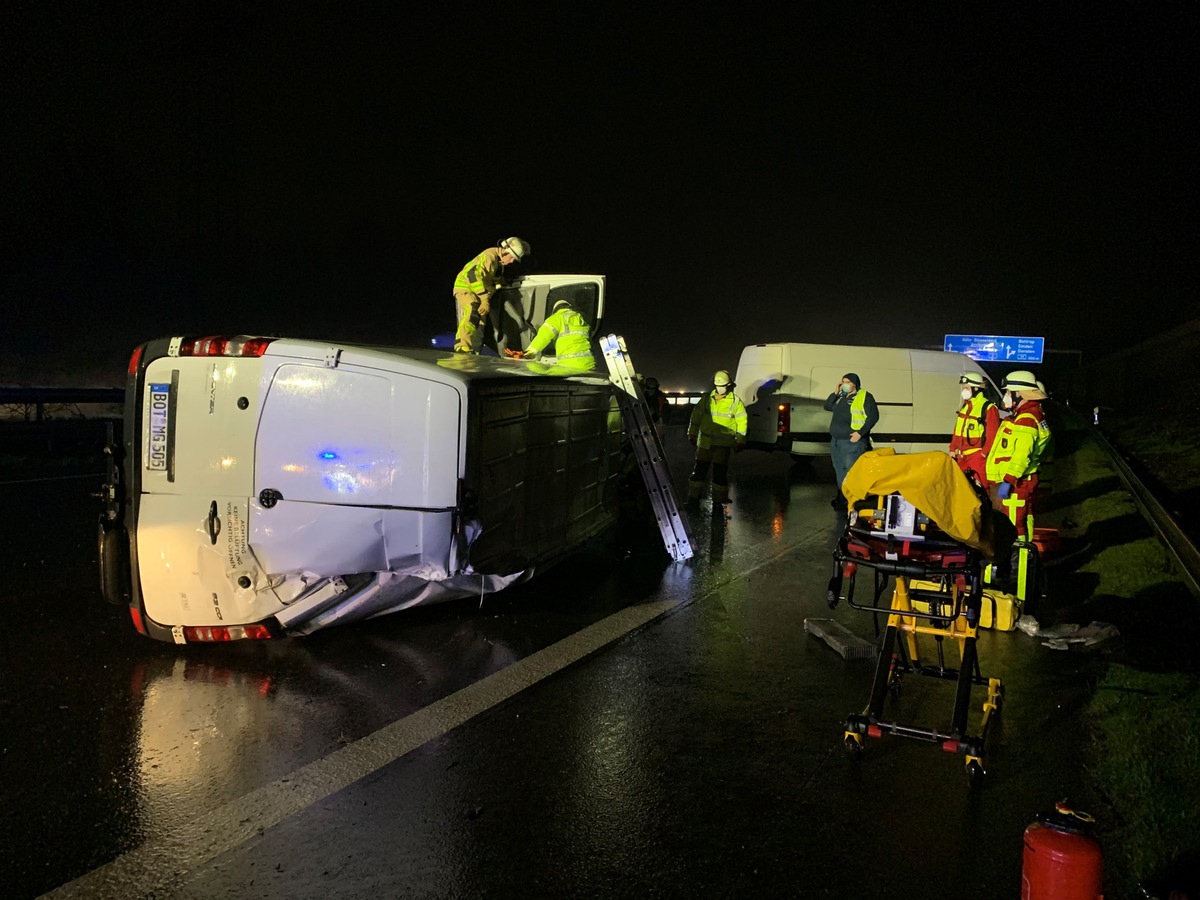 FW-GLA: Verkehrsunfall mit Kleintransporter