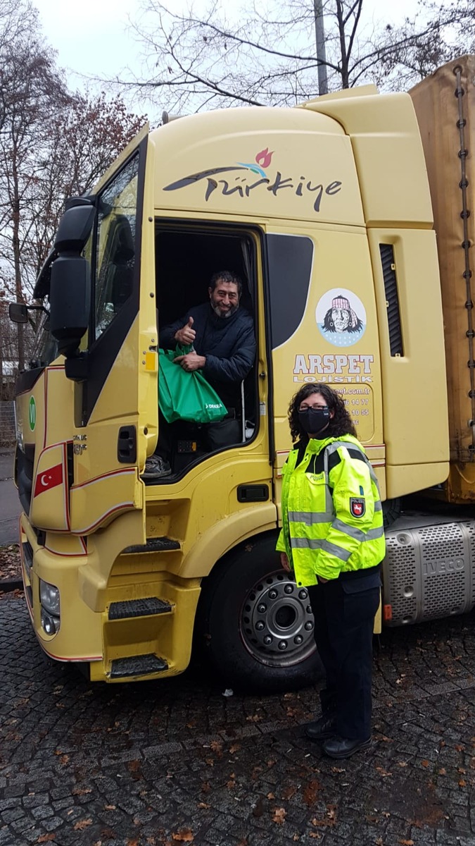 POL-GÖ: (472/2020) Weihnachtsaktion des Truckerstammtisch-Teams der Autobahnpolizei Göttingen