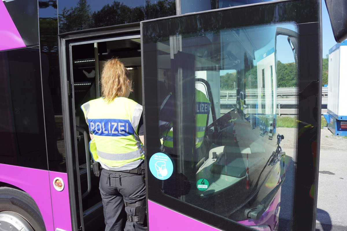 Bundespolizeidirektion München: Marokkaner gibt sich als Pole aus/ Bundespolizei bringt Busreisenden in Haft