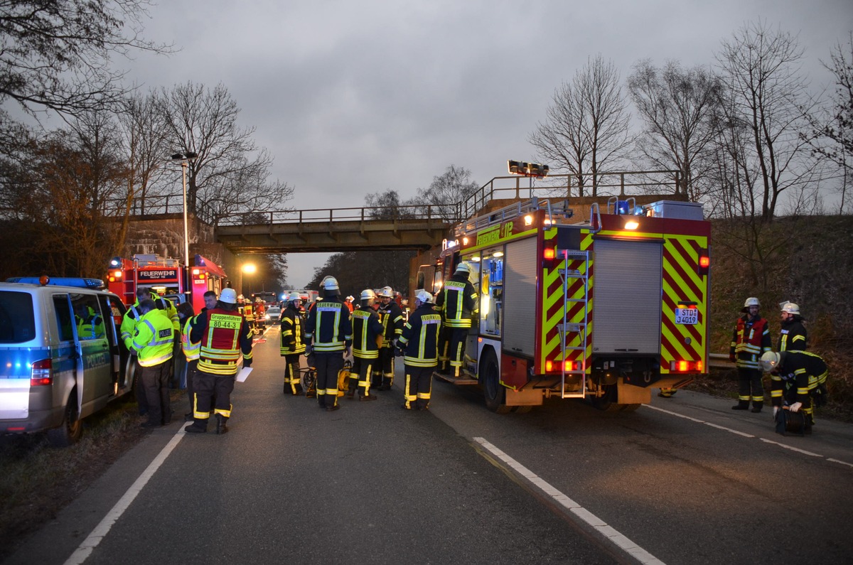 POL-STD: 40-jähriger Autofahrer bei Verkehrsunfall auf der Bundesstraße 73 an der Kreisgrenze tödlich verletzt