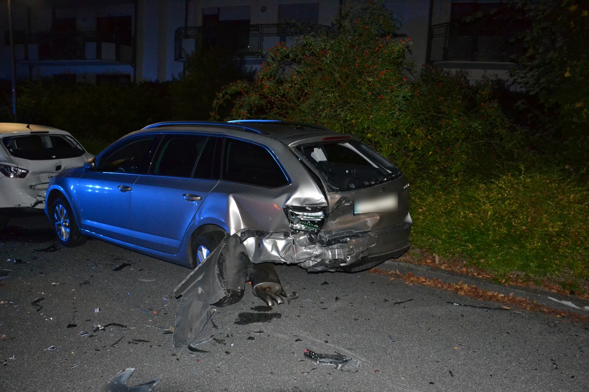 POL-HF: Verletzte Frau bei Auffahrunfall - Drei Autos ineinander geschoben