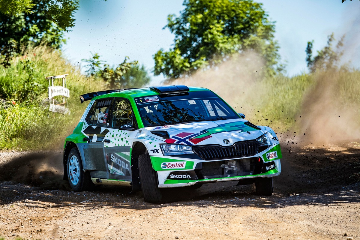 Rallye Polen: Andreas Mikkelsen erobert im ŠKODA FABIA Rally2 evo den zweiten Platz