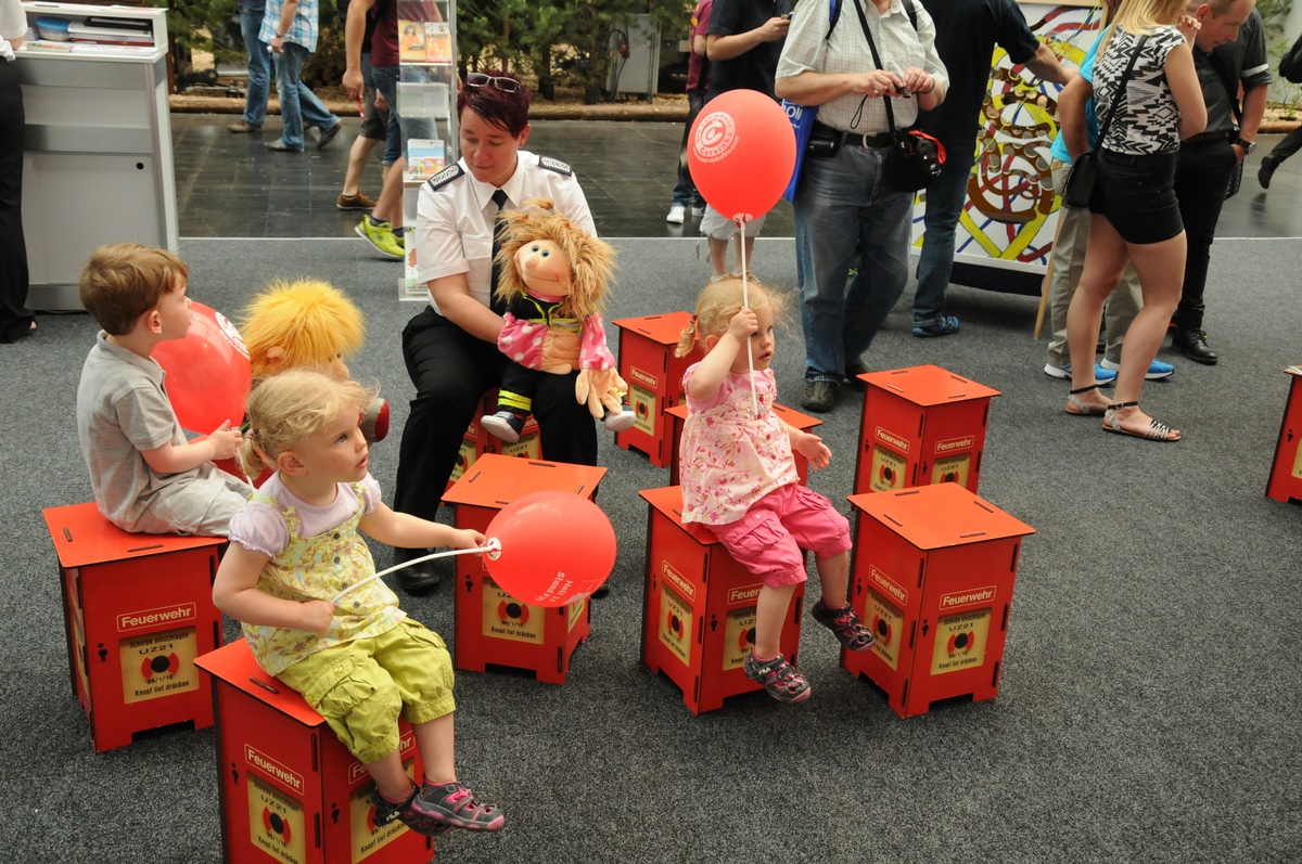 Interschutz: &quot;Feuerwehrkult mit grandiosem Erfolg&quot; / DFV-Präsident Kröger: Großer Andrang am Messestand, erfolgreiche Kongresse