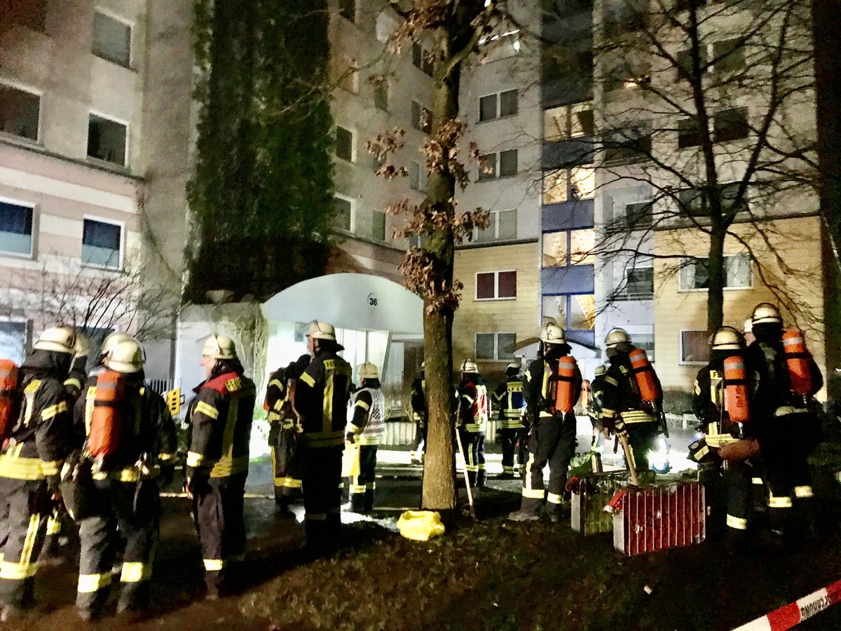 FW-Kiel: Feuer im Keller beschäftigt die Feuerwehr Kiel