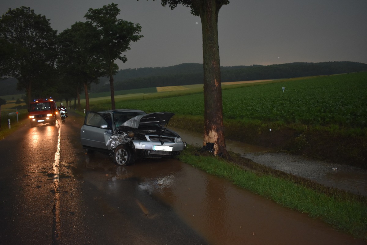 POL-HI: Sperrung der K 315 nach Verkehrsunfall und Überflutung