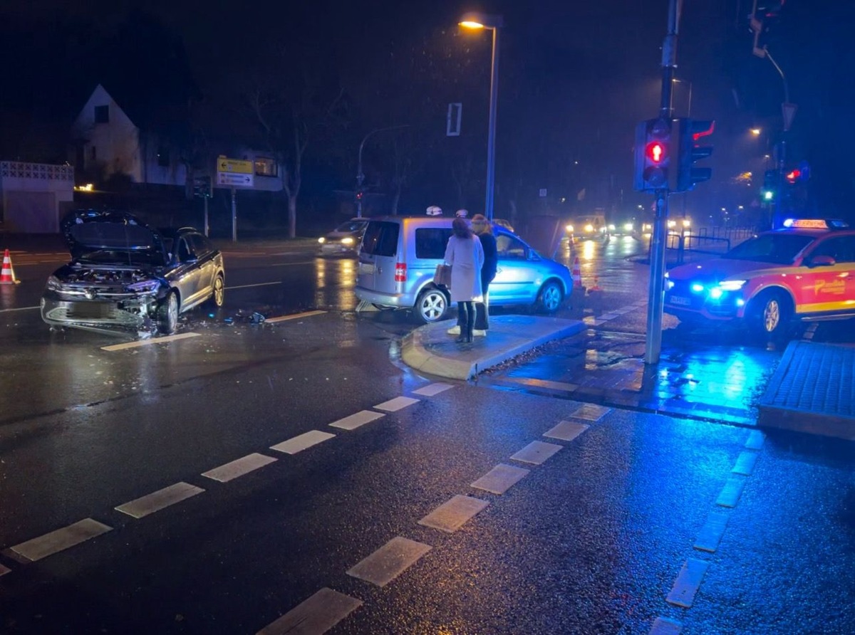 FW-EN: Mehrere Einsätze halten Feuerwehr in Herdecke auf Trab - Brandmeldealarm und Verkehrsunfall