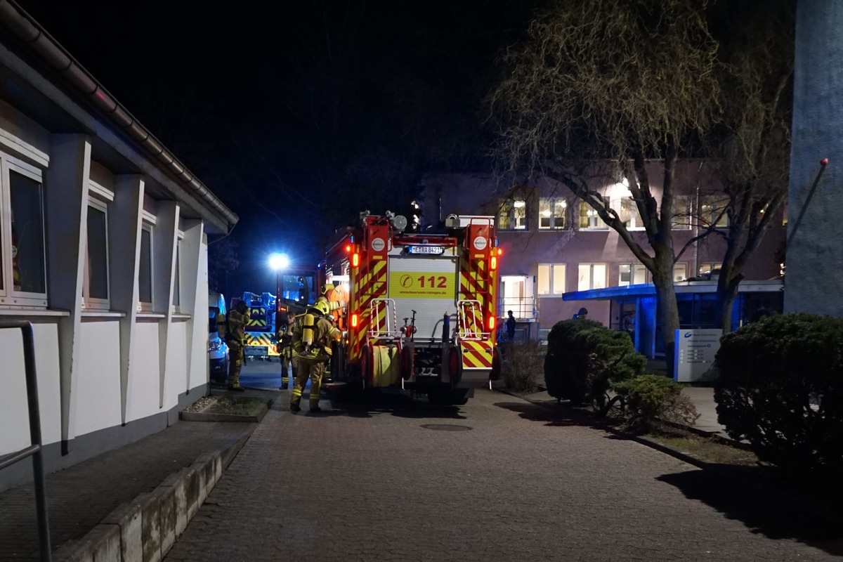 FW Ratingen: Gefahrenmeldeanlage / Feuer im Krankenhaus