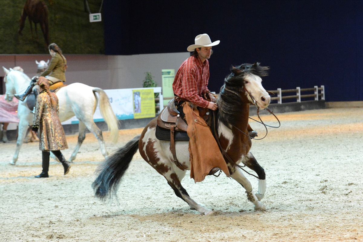 Berlin-Tipp: Actionshow mit feurigen Pferden, Westernreiten und barocke Phantasien auf dem Pferdeevent HIPPOLOGICA (FOTO)