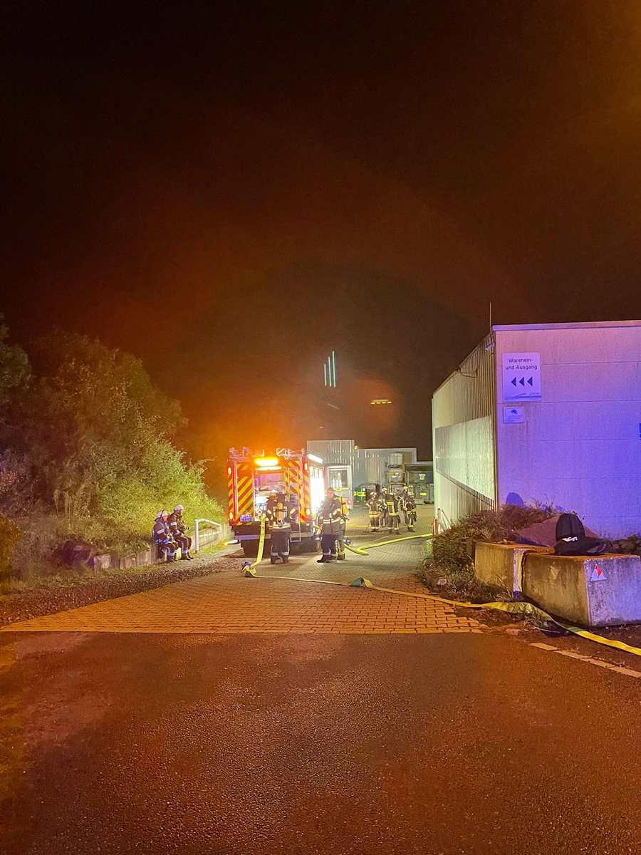 FW-EN: Wetter: Maschinenbrand in Industriebetrieb