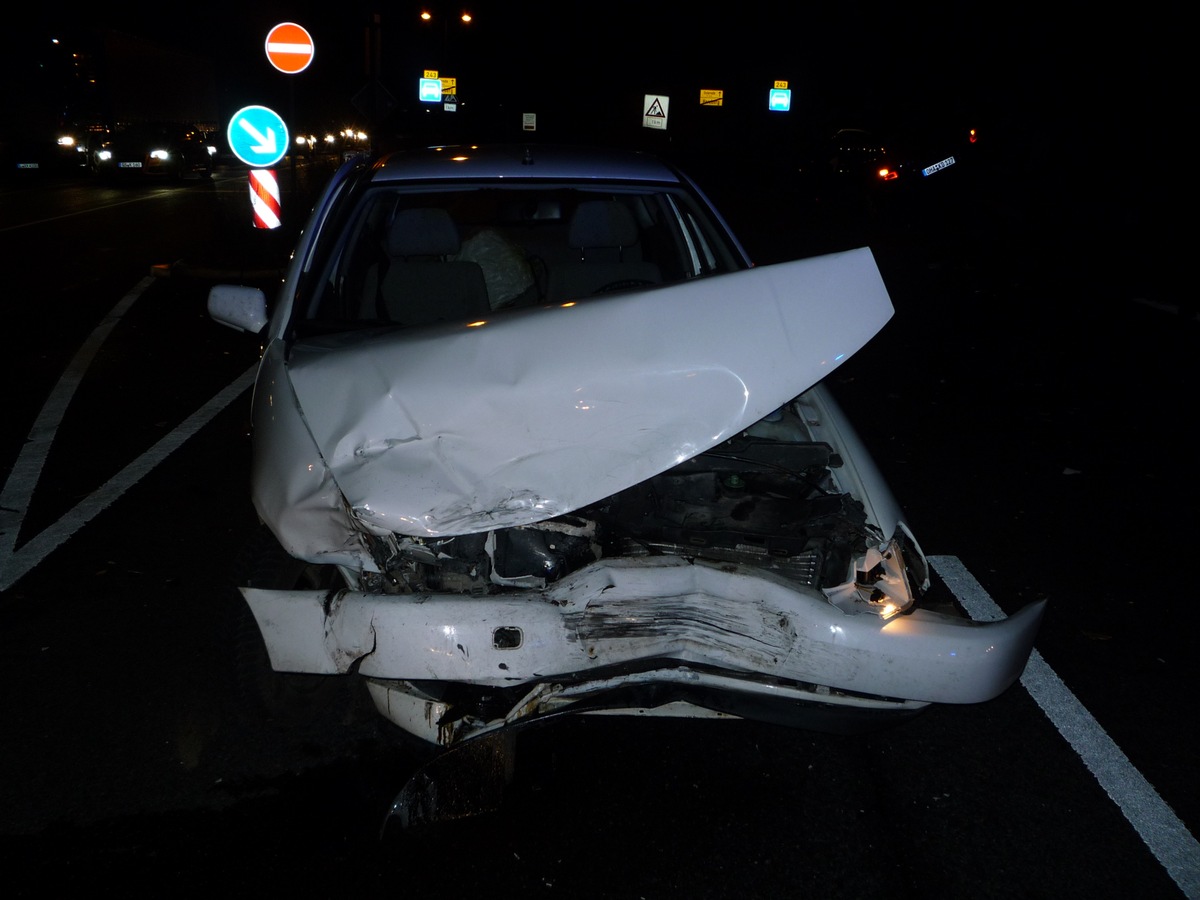 POL-NOM: Verkehrsunfall durch Rotlichtmißachtung