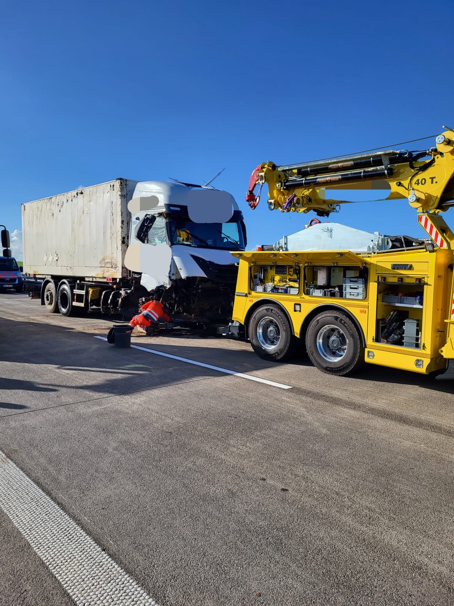 API-TH: Mehrstündige Vollsperrung nach schwerem Lkw-Unfall auf der A71 *1.Ergänzungsmeldung*