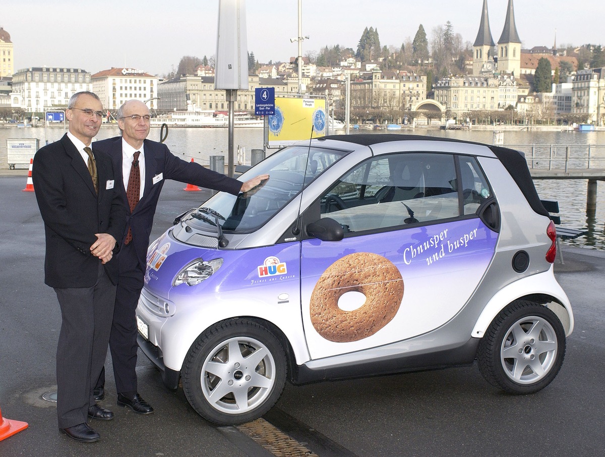 Franz Steinegger und Miss Schweiz 2000 gaben in Luzern den Startschuss zur HUG CHARITY-TOUR durch die ganze Schweiz.