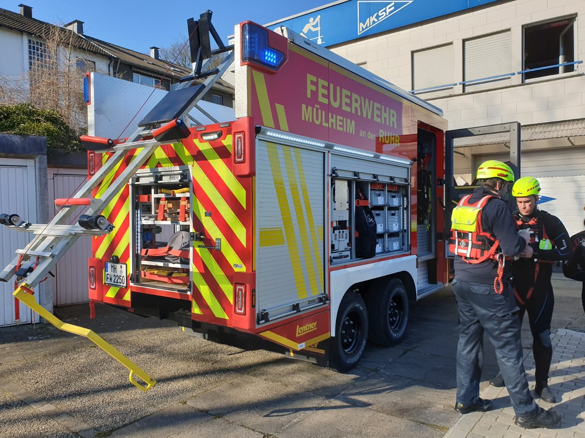 FW-MH: Leblose Person aus der Ruhr geborgen