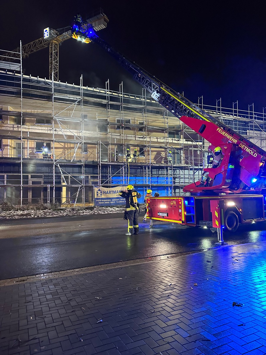 FW-DT: Brennende Fassade an Neubau