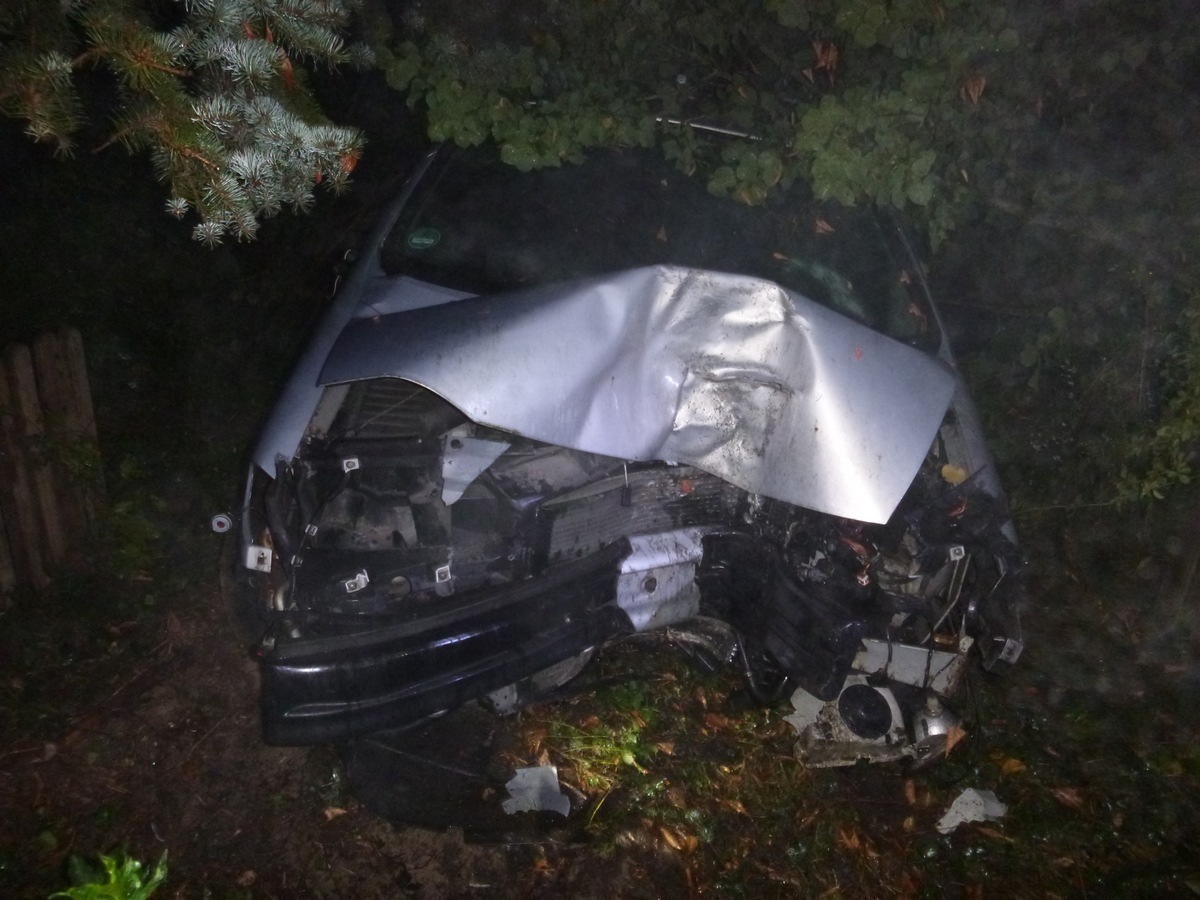 POL-LG: ++Bad Bevensen/ Uelzen, OT. Holdenstedt - Zeugenaufruf - PKW-Diebstahl mit anschließendem Unfall - Fahrer flüchtet++Zunächst im Bus ohne Mund-Nasen-Schutz - am Ende des Tages im Polizeigewahrsam++