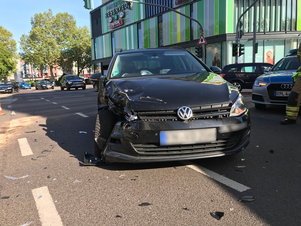 POL-PPWP: Alkoholisierter Fahrer verursacht drei Unfälle in Folge